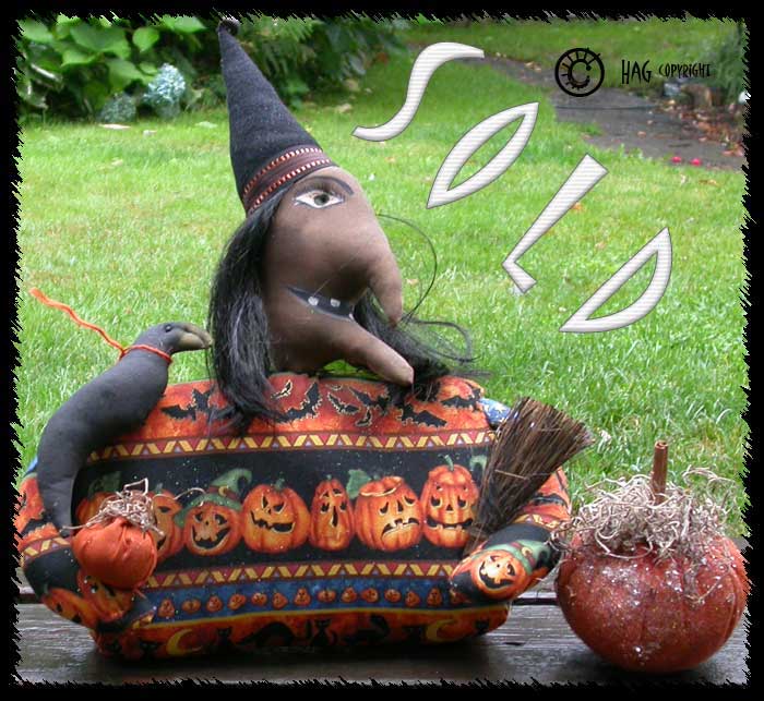 39HH_WitchWithPumpkin_L01